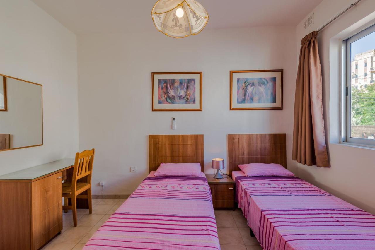 Bayview 2 Bedroom Seaview With Large Terrace With Panoramic Views - By Getawaysmalta Apartment
