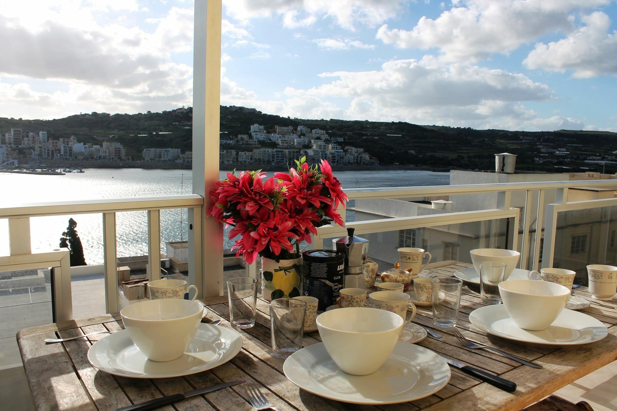 Bayview 2 Bedroom Seaview With Large Terrace With Panoramic Views - By Getawaysmalta Apartment